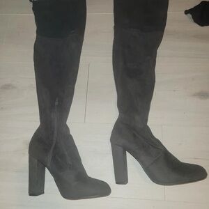 Elegant Black Heeled Boots